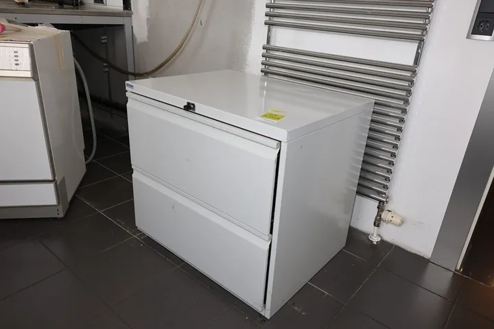 1 x Aktenschrank Maße: 78 x 60 x 78 cm
